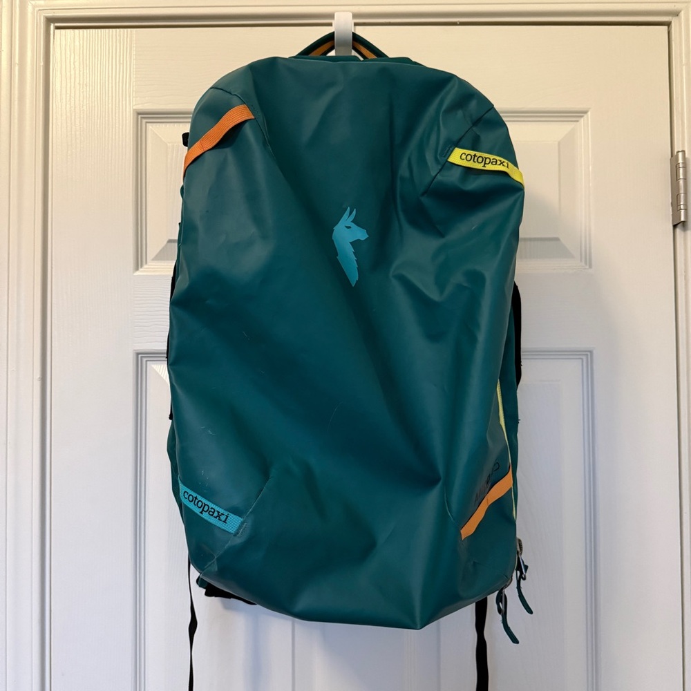 Cotopaxi Allpa 35L Travel Backpack in Evergreen